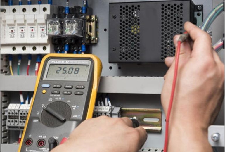 Industrial static voltage stabilizer installation