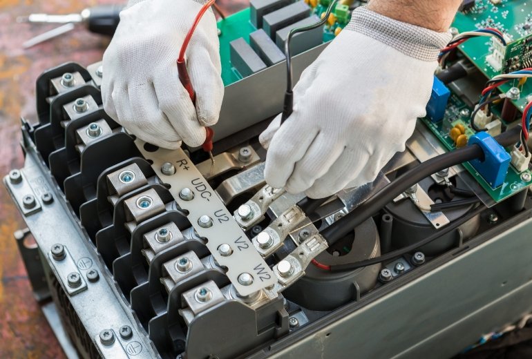 Avani hybrid inverter installation in industrial facility