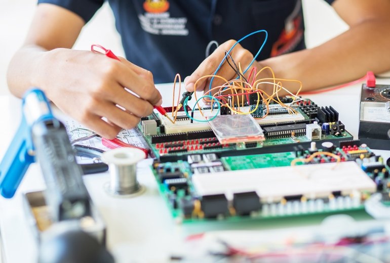 Avani industrial inverter installation in manufacturing plant